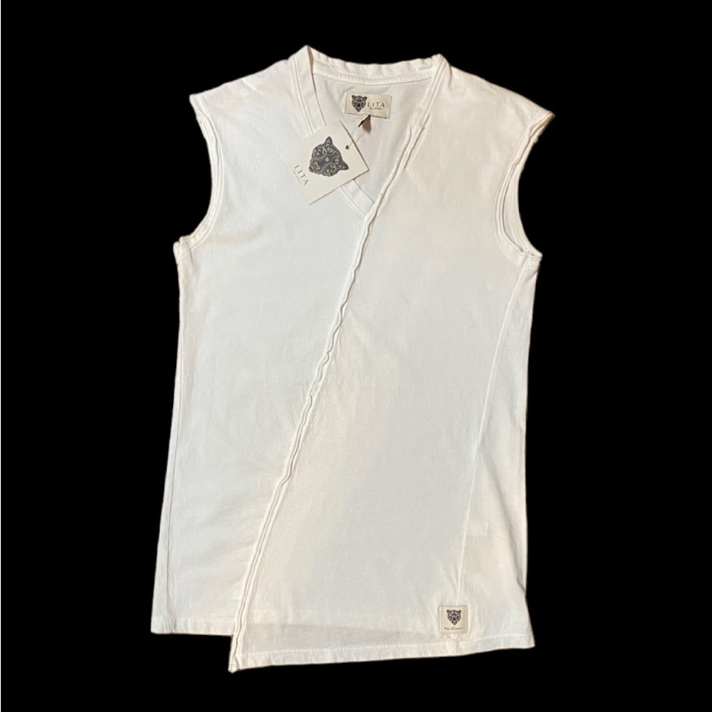 BNWT Lita by Ciara Revolve distressed 100% cotton muscle tee-tank- Size Medium